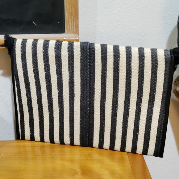 Stella & Dot Black and Cream Clutch - Picture 2 of 7